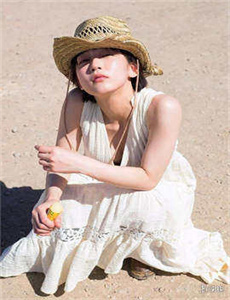 林杏儿-女生迈开腿让男生打扑克二次元